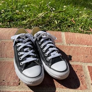 NWOT Converse Chucks low tops black Shoes Sneakers Tennis shoe